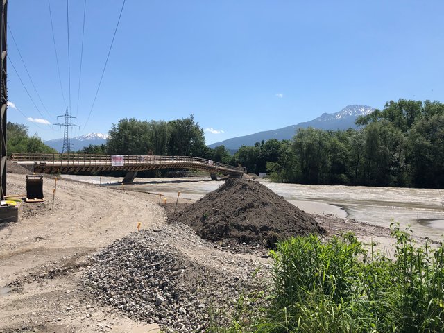&lt;f&gt;Am Donnerstag&lt;/f&gt; war der Pegelstand des Inn, bei der neuen Radbrücke in Zirl, immer noch sehr hoch.