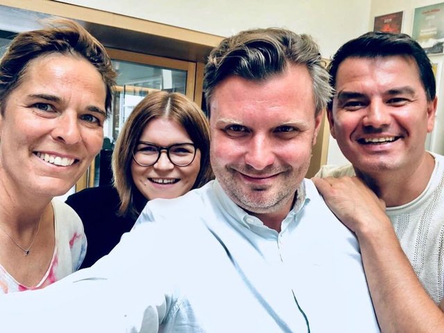 Selfie mit Skistar: C. Widakovich (l.), M. Dorfmeister (r.)