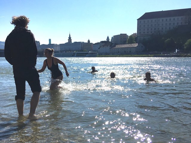 Jeden Freitag lädt "Guten Morgen Linz" zum gemeinsamen Schwimmen in der Donau. | Foto: Guten Morgen Linz