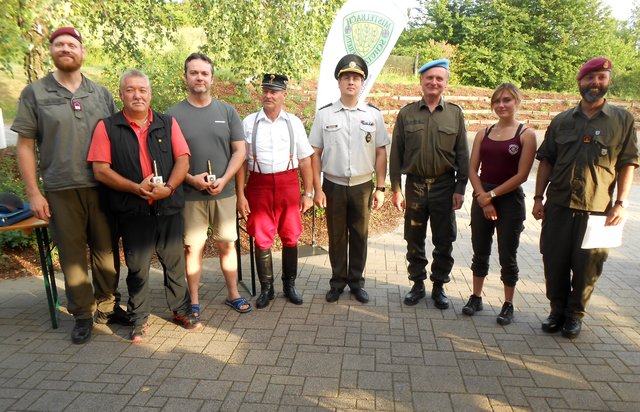 Foto 2: Europameister Rüdiger Gruber, Josef Herdina, Kurt Schachner, Oberst Friedrich Gappmayr, Verteidigungsattaché Andriy Tkachuk, Hauptmann Alfred Wurmauer, Danielle Valkyrie, Europameister Dominik Scholz