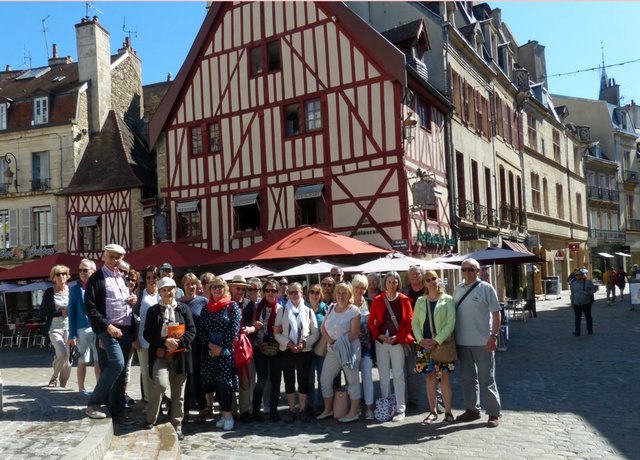 Eine Reise voller Kultur und Genuss: Die TeilnehmerInnen in Dijon.