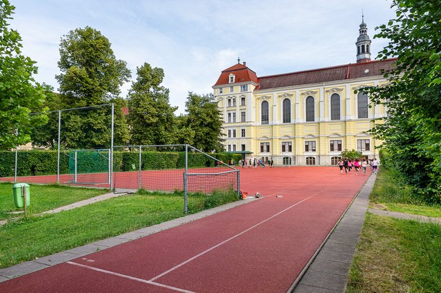Die Ursulinen sind heute die Schule von 1.260 Mädchen und Buben und das Zuhause von zwölf Klosterschwestern. | Foto: Foto Jörgler