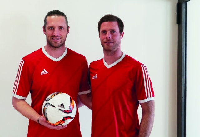Thomas Pichlmann (li.), Pascal Grünwald und ihr erfahrenes Trainerteam freuen sich auf viele fußballbegeisterte Mädchen und Buben.