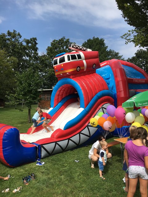 Action und Fun stehen bei vielen Ferienspass-Aktionen hoch im Kurs – wie hier bei einem lustigen Nachmittag in der Gemeinde Brunnenthal. | Foto: Gemeinde Brunnenthal