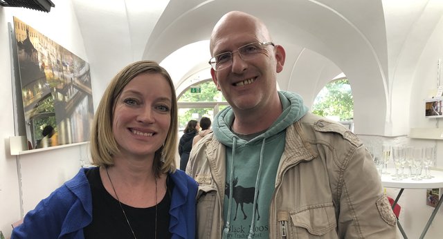 Fremdenführerin Sabine Rath, hier mit dem Fotografen Robert Strasser, voller Vorfreude auf Sie!