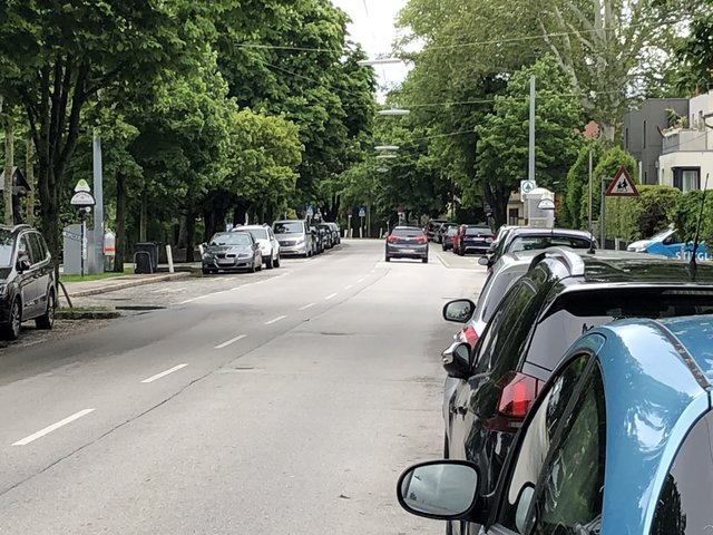 Parkplätze sind auf der Hauptstraße Mangelware. Ein Antrag auf Prüfung eines Parkpickerls wurde dennoch abgelehnt.