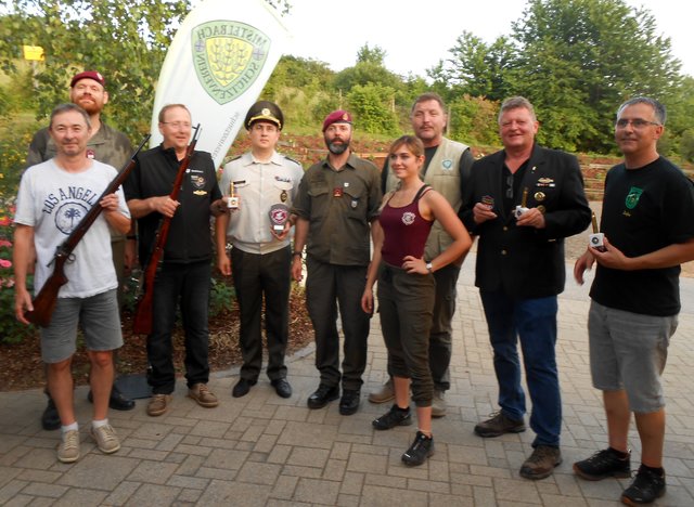 Foto 1 von links nach rechts: Wolfgang Filzwieser, Europameister Rüdiger Gruber (IR84), Burkhard Sander (RK Hesborn), Verteidigungsattaché Oberst Andriy Tkachuk, Mjr Dominik Scholz (IR84), Danielle Valkyrie, Josef Kohzina, Hauptfeldwebel Dieter Althaus (RK Hesborn), Stefan Althaus (RK Hesborn)