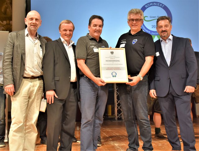Überreichung der Nominierungsurkunde: Josef Hackl (Umweltbundesamt), Michael Lampl (Obmann des burgenländischen Müllverbandes), ATV-Obmann Heinz Rumpold, ATV-Kassier Manfred Frenzl und Christian Günther (Sportministerium).  | Foto: ATV/Dörfler
