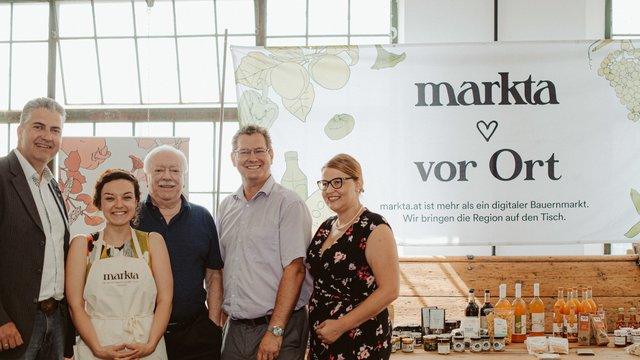Marktamtssprecher Alexander Hengl, markta-gründerin Theresa Imre, Altbürgermeister Michael Häupl, Bezirksvorsteher Georg Papai und Christina Mutenthaler vom Netzwerk Kulinarik (v.l.)