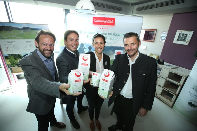 Studienleiter Thomas Guggenberger (HBLFA Raumberg Gumpenstein), Christian Leeb (SalzburgMilch), Helene Glatter-Götz (WWF), Markus Schaflechner (Biosphärenparkmanagement Lungau). | Foto: B. Dujmic