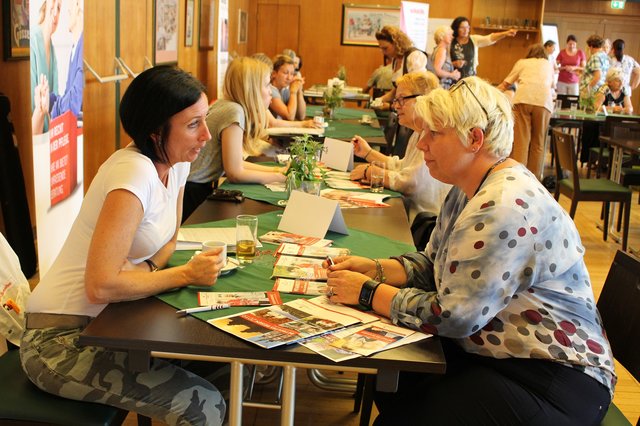 Die Ehrenamtlichen vom Roten Kreuz bieten auch Besuchsdienste an. 