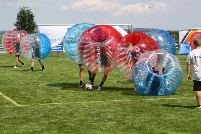 JVP-Obmann Raaba-Grambach Christian Grübler lädt zum Bubble-Soccer. | Foto: Edith Ertl