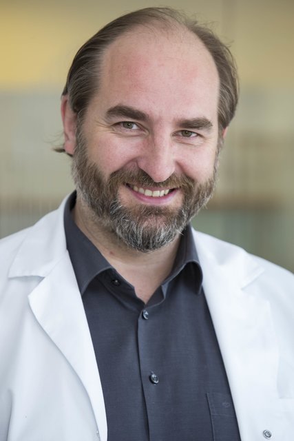 Einmal im Monat schreibt der Salzburger Jörg Dabernig, Facharzt für plastische und ästhetische Chirurgie im Haus der Schönheit, eine Kolumne in den Bezirksblättern. Sie haben die Möglichkeit in seinem Themenchannel direkt mit dem Arzt zu kommunizieren.