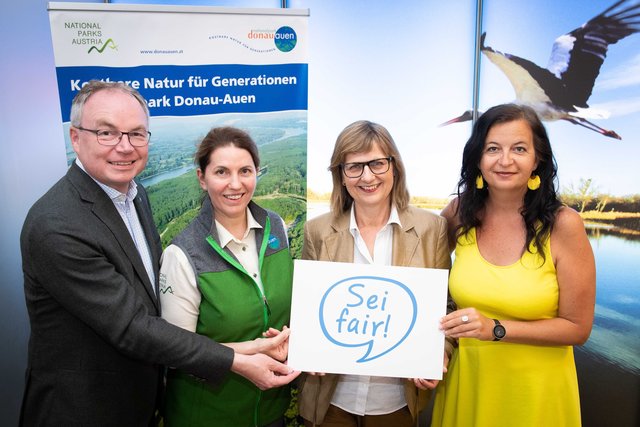 ‚Sei fair!‘: LH Stv. Pernkopf mit National-Dir. Edith Klauser, Umweltministerin Maria Patek und Wiens Umweltstadträtin Ulli Sima. | Foto: © BMNT/Paul Gruber