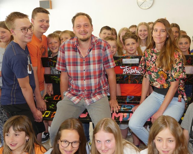 Die Projektleiter Toni Silberberger und Stefanie Luchner freuen sich über das Ergebnis ihrer Schützlinge | Foto: FG T. Silberberger