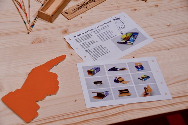 Bastelanleitung in der Schallaburg Ausstellung | Foto: Schallaburg