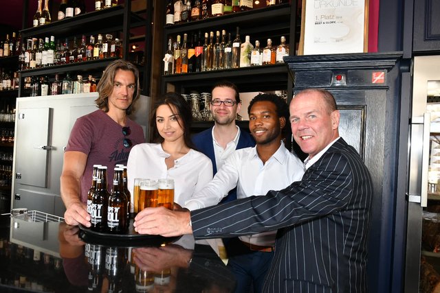 Paul Appenzeller von Egger Bier, Nadine Djordjevic, Split in Hietzing, Dominik Hotter, von der Wiener Bierwoche, Nelson Atiso-Naah vom Beef and Glory und Peter Dobcak von der WKO.