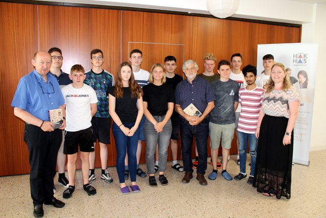 Schüler der HAK Oberpullendorf, Prof. Rudolf Ferscha, Prof. Emmerich Koller, Prof. Judith Friedl

 | Foto: GB