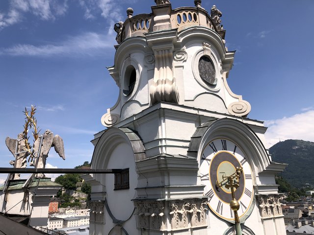 Den imposanten Kirchenturm aus unmittelbarer Nähe erleben. 