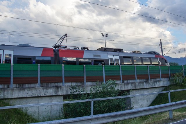 Im Bahnbereich von Fritzens entstand ein Oberleitungsschaden. | Foto: Zeitungsfoto.at