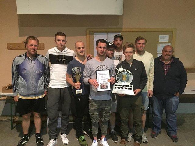 "Die Biertiger" konnten im vergangenen Jahr den begehrten Wanderpokal mit nach Hause nehmen.