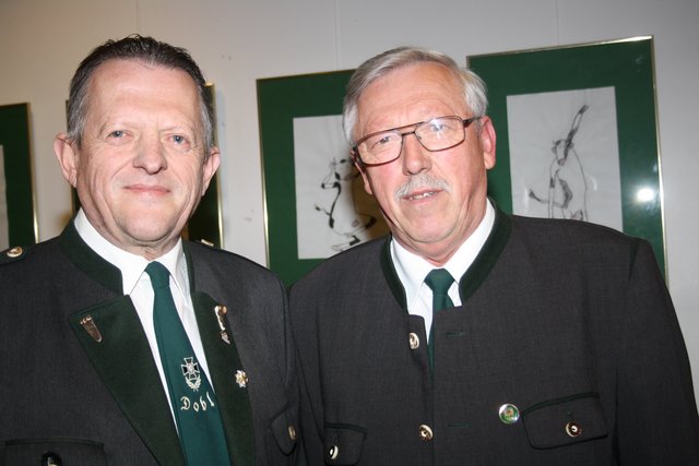 ÖKB-Landeskommandant Alois Fötsch und Obmann Johann Feichtgraber laden zum Saugrillen in Muttendorf. | Foto: Edith Ertl