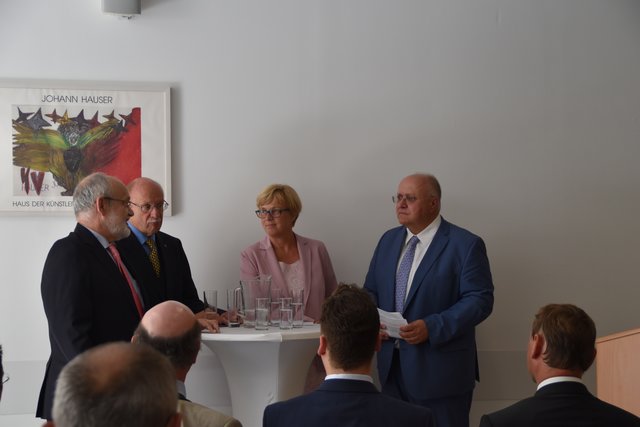 Rektor der Karl Landsteiner-Privatuniversität Rudolf Mallinger, Ärztlicher Direktor des Universitätsklinikums Tulln Peter Lechner, Regionalmanagerin der NÖ Landeskliniken-Holding Christa Stelzmüller und Kaufmännischer Direktor des Universitätsklinikums Tulln Andreas Mikl bei der Interviewrunde. | Foto: Breitsprecher