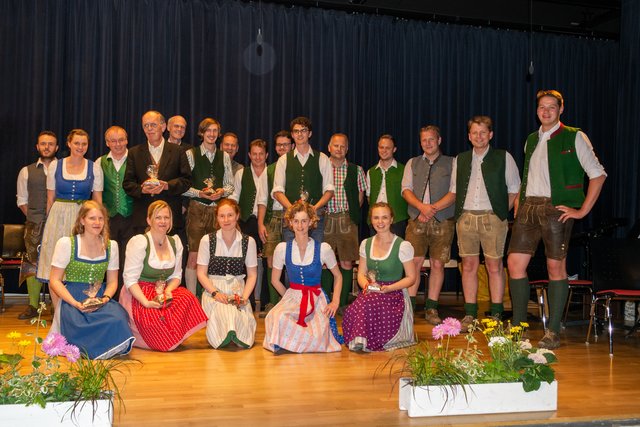 Die musikalischen Freunde und Wegbegleiter von Celia Moosbrugger begeisterten in der Festhalle Gröbming.