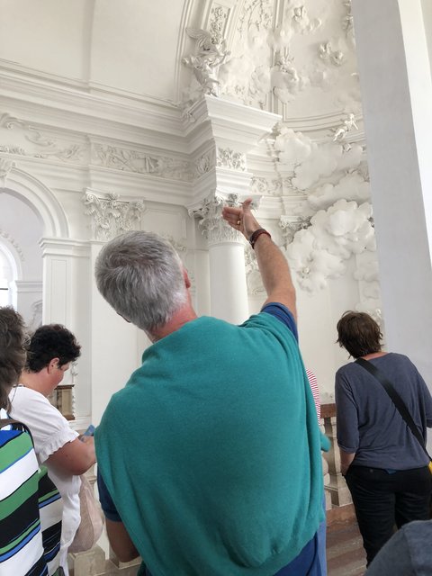 Die Kollegienkirche wird regelmässig abgestaubt.