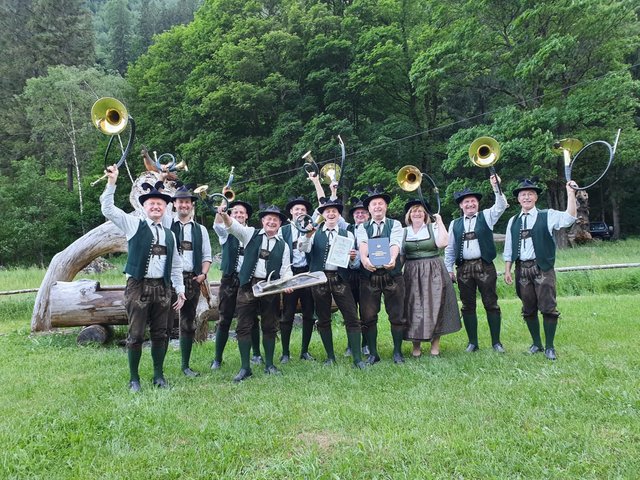 Huby Mayer, Christoph Zauchner (Hornmeister Stv.), Stefan Altersberger,
Christoph Vierbauch, Patrick Gaspar, Elmar Braunhofer, Herwig Vierbauch, Josef Göritzer (Obmann), Veronika Genser, Werner Huber, Johann Loipold  | Foto: Huby Mayer