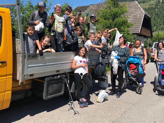 Die Schüler der Volksschule Greifenburg haben kräftig angepackt, um Wald und Wiese von Müll und Unrat zu befreien | Foto: VS Greifenburg