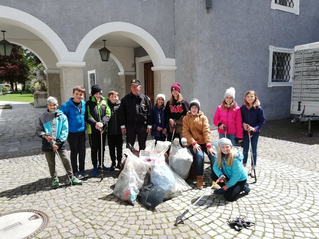 Die Schüler sammelten Müll in ihrer Umgebung in Gmünd auf