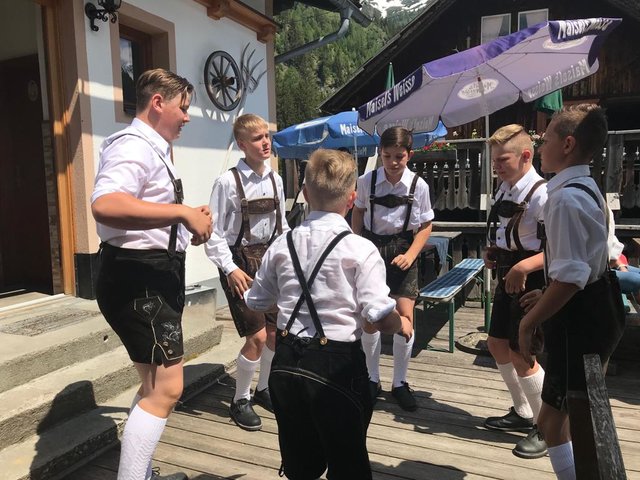 Die jungen Ankogler zeigten ihr Schuhplattlerkönnen