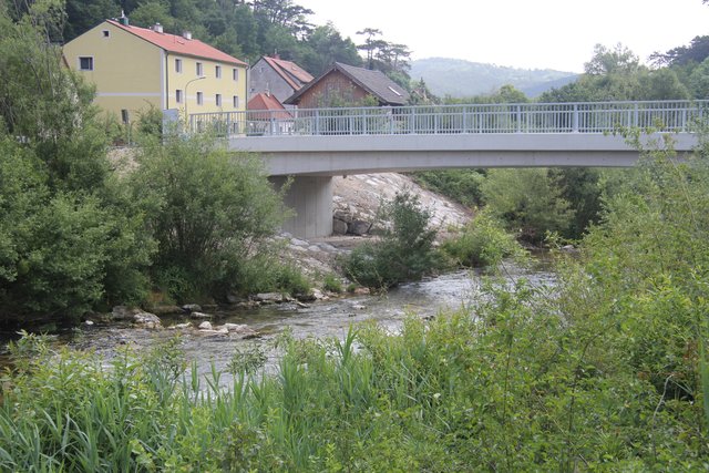 Die neue Betonbrücke