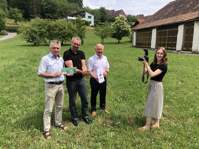 Prämieren die besten Fotos zum Thema Boden: Franz Uller, Michael Fend, Josef Ober und Bianca Lamprecht (v.l.).