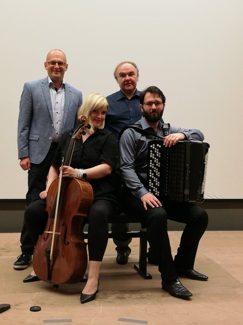v.l.n.r.  Walter Schildberger, Idee, Konzept &amp; Umsetzung, Ana Topalovic - cello, Dr. Herbert Scheibenreif, Neunkirchen, Betreuer des Duo Arcord &amp; Akkordeon Experte, Nikola Djoric - akkordeon. 