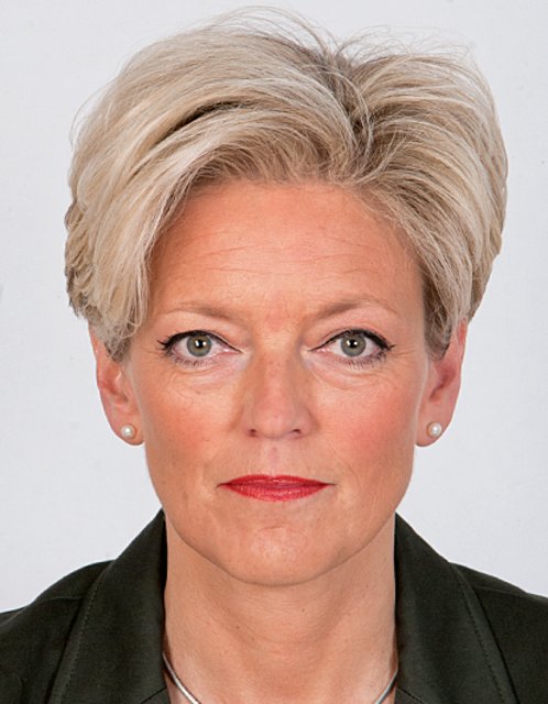 Die gebürtige Welserin Martina Astecker (48) wird ihren Dienst als Leiterin der Augenabteilung am Salzkammergut-Klinikum Vöcklabruck am 1. Oktober antreten.