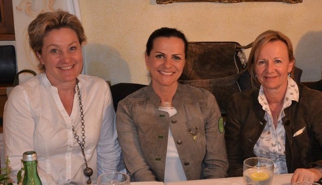 Leidenschaftliche Jägerinnen: Anneliese Neumayer, Margit Lußnig und Marcella Kreuzberger (v.li.) vom Jägerinnenstammtisch-Organisationsteam.
