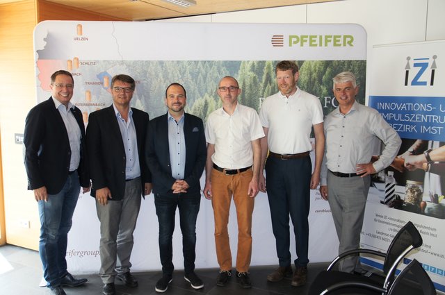 Prokurist Günter Jaritz (Pfeifer Holding), Mag. Ralf Schonger (IZI Obmann-Stv.), Berater David Schmid MAS (DS Counsult), Mag. Martin Wegscheider (IZI Obmann), Mag. (FH) Mathias Dialer (Strategieberater) und Hannes Gstrein (Raiffeisen Bezirk Imst). | Foto: CN12 NOVAK