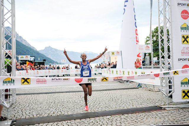 Endris Seid beim Zieleinlauf.