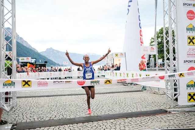 Endris Seid beim Zieleinlauf. | Foto: Harald Tauderer Photography