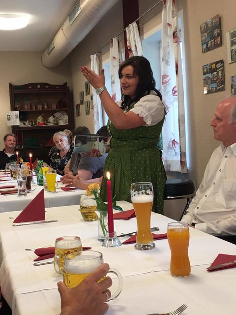 Ursula Jura las aus ihrem Erstlingswerk