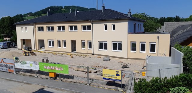 Zehn neue Wohnungen entstehen in Kürze: An den beiden Gebäuden wird momentan in Wang auf Hochtouren gearbeitet. | Foto: Marktegemeinde Wang