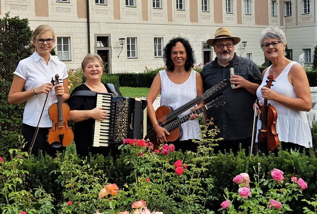 Christina Huber, Mayr Roswitha, Lischka Gertrude, Bayer Walter und Christina Schedlberger (v. l.) begeisterten in Steyr.