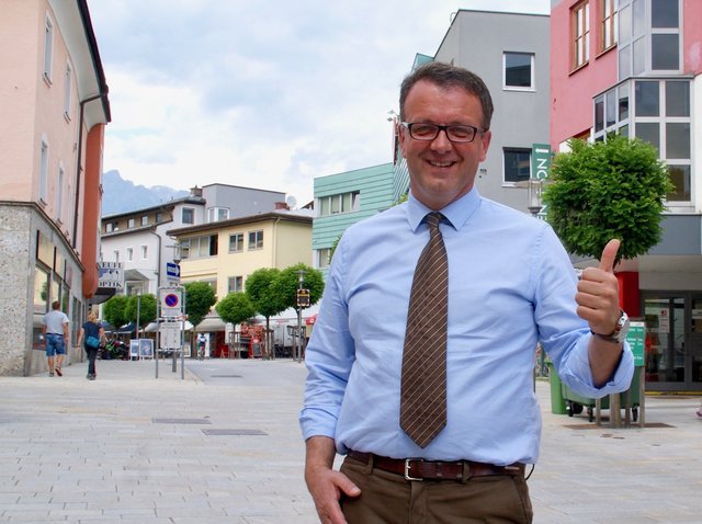 Vizebürgermeister Josef Mairhofer freut sich als Initiator der Veranstaltung über das positive Feedback der Betriebe zum Late Night Shopping in Bischofshofen.