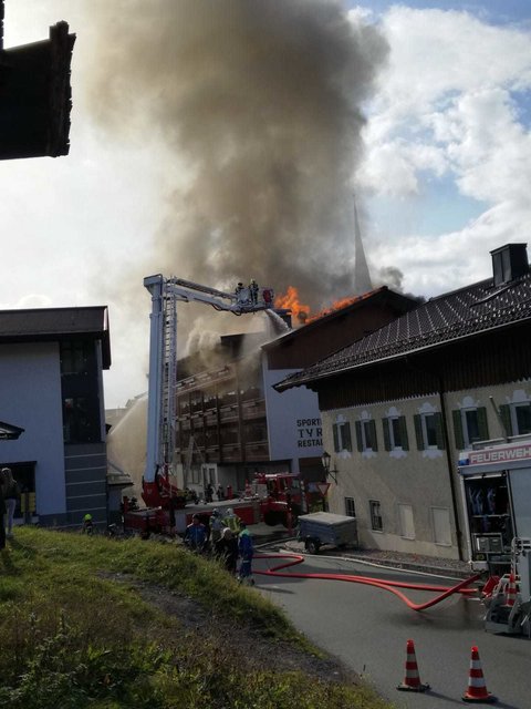Am 21. Oktober 2018 geriet das leerstehende Sporthotel in Kössen in Brand.