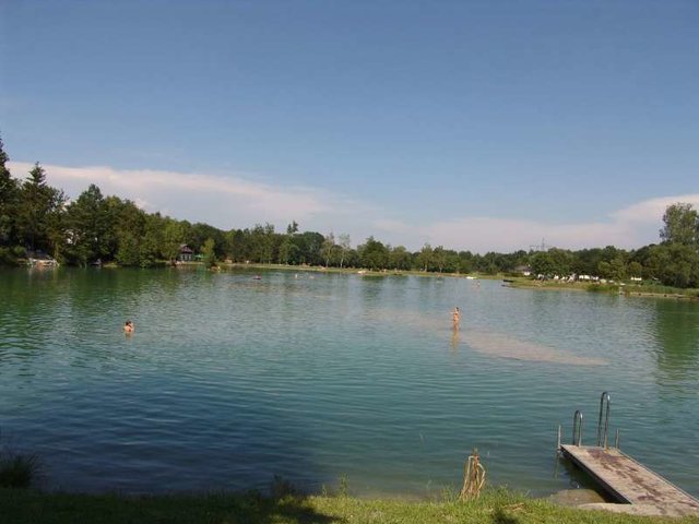 Wenn man am Ausee aus Versehen etwas Wasser schluckt, kann man zumindest sicher sein: Die Qualität ist sehr gut.