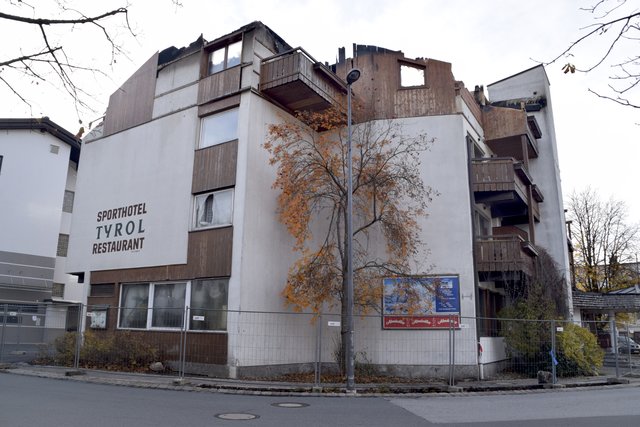 Für die leerstehende Brandruine wurde seitens der Gemeinde ein Abbruchsbescheid ausgeschickt.
