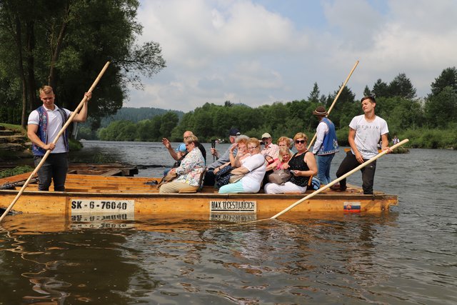 Die Floßfahrt auf dem Dunajec führt durch die herrliche Naturszenerie des Pieniny-Nationalparks