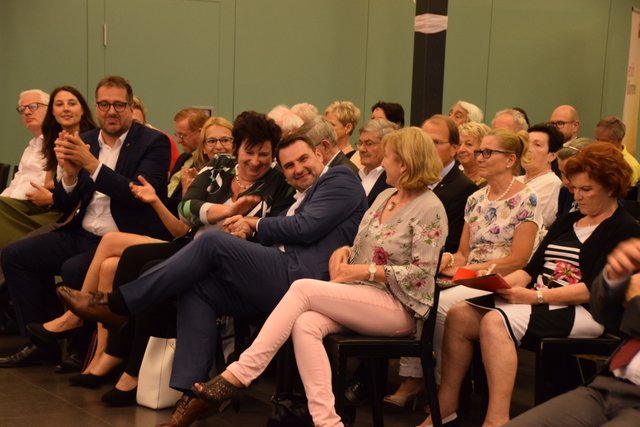 Ein Bild, das Bände spricht. Christoph Appler ist seit Montag gewählter Stadtparteiobmann der ÖVP, Franz X. Gruber ist nach 12 Jahren nicht mehr an der Spitze.